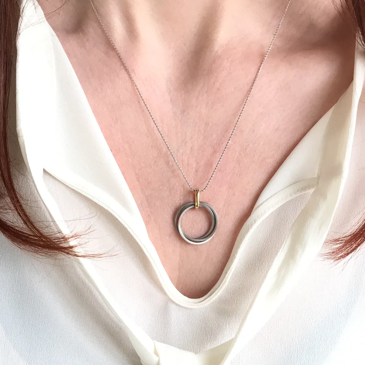 18ct white and yellow gold contemporary Russian style necklace