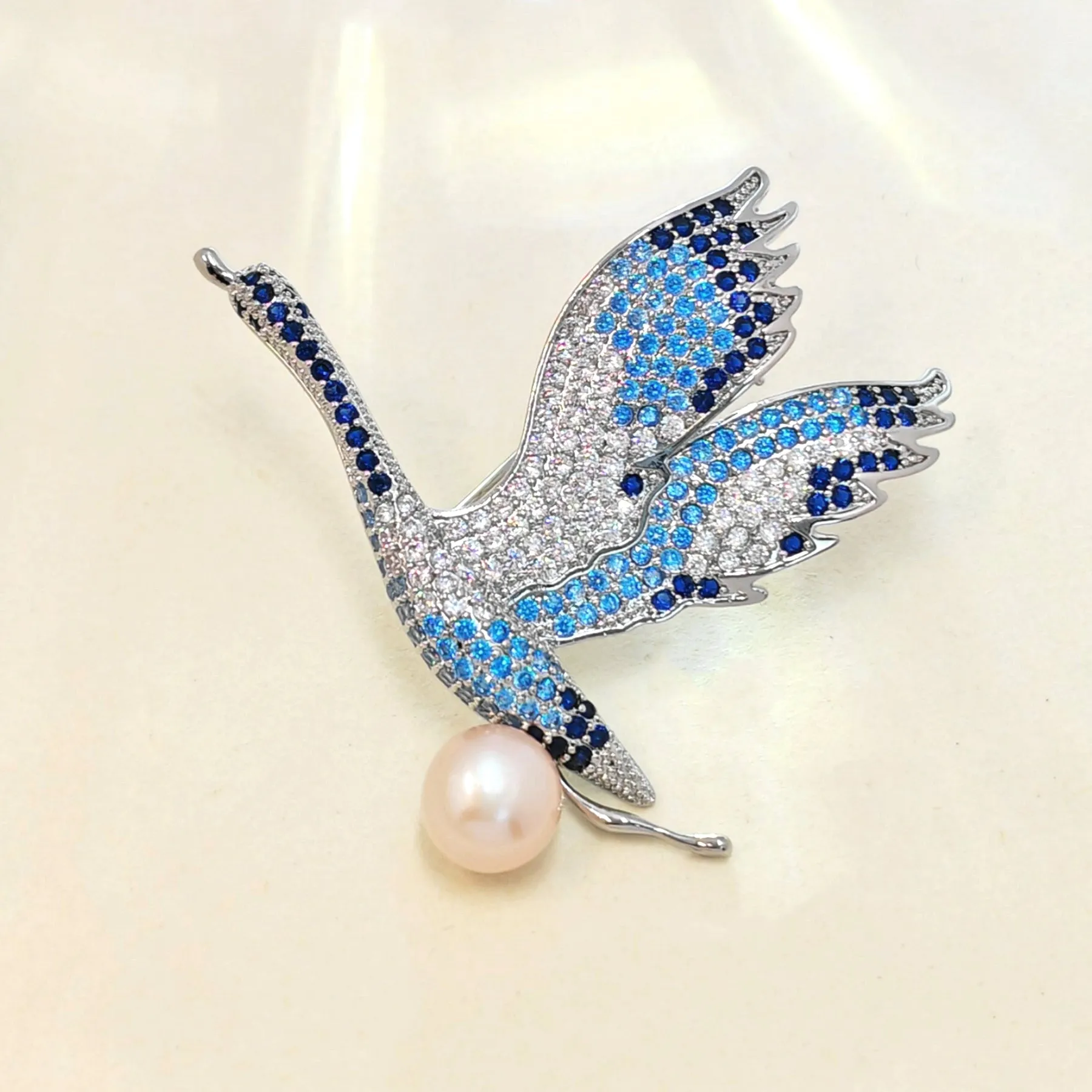 Elegant Goose Brooch with Golden Faux Pearl – Deep Blue Feathers and Light Blue Wings – Paving Setting Brooch – Animal-Inspired Vintage Jewelry for Women