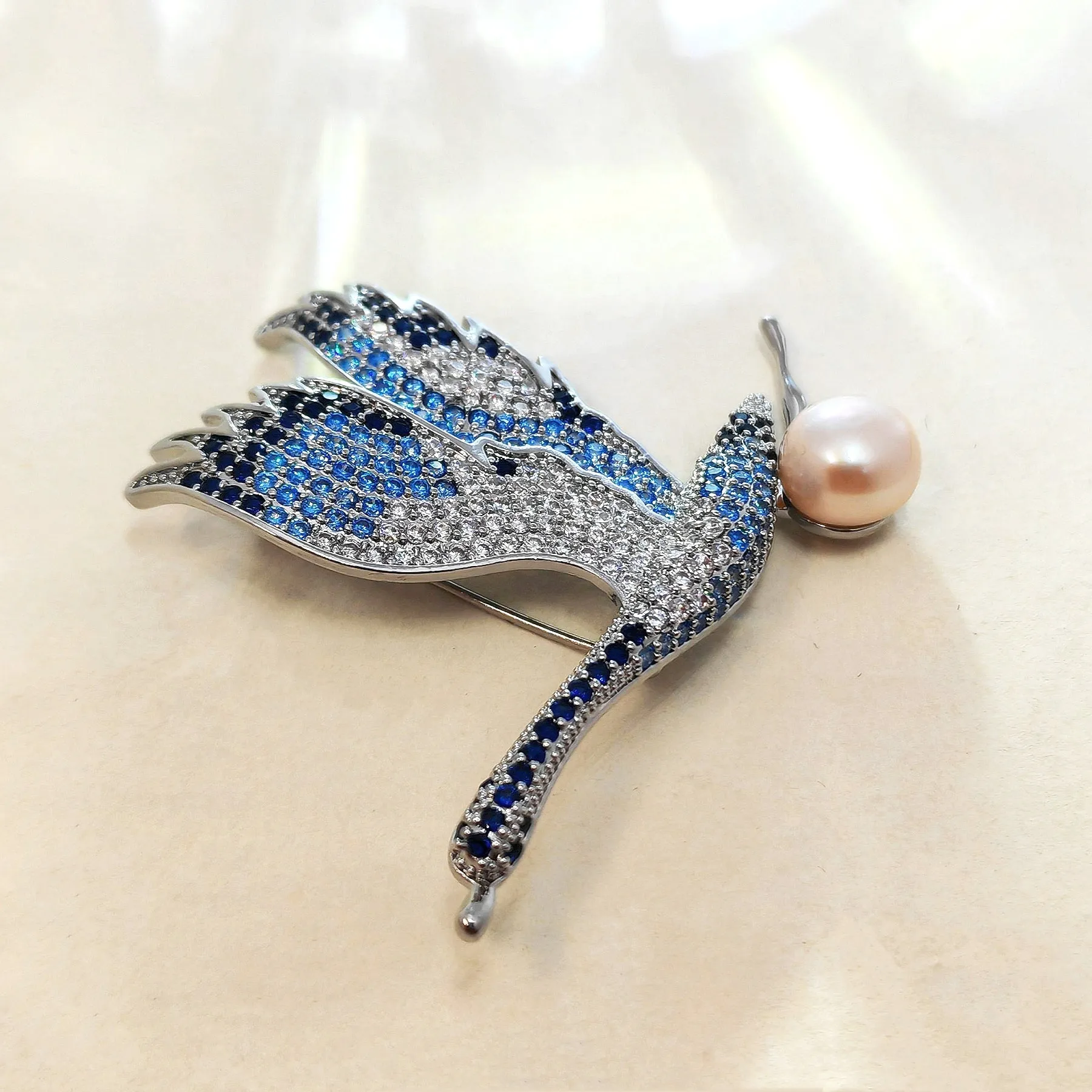 Elegant Goose Brooch with Golden Faux Pearl – Deep Blue Feathers and Light Blue Wings – Paving Setting Brooch – Animal-Inspired Vintage Jewelry for Women