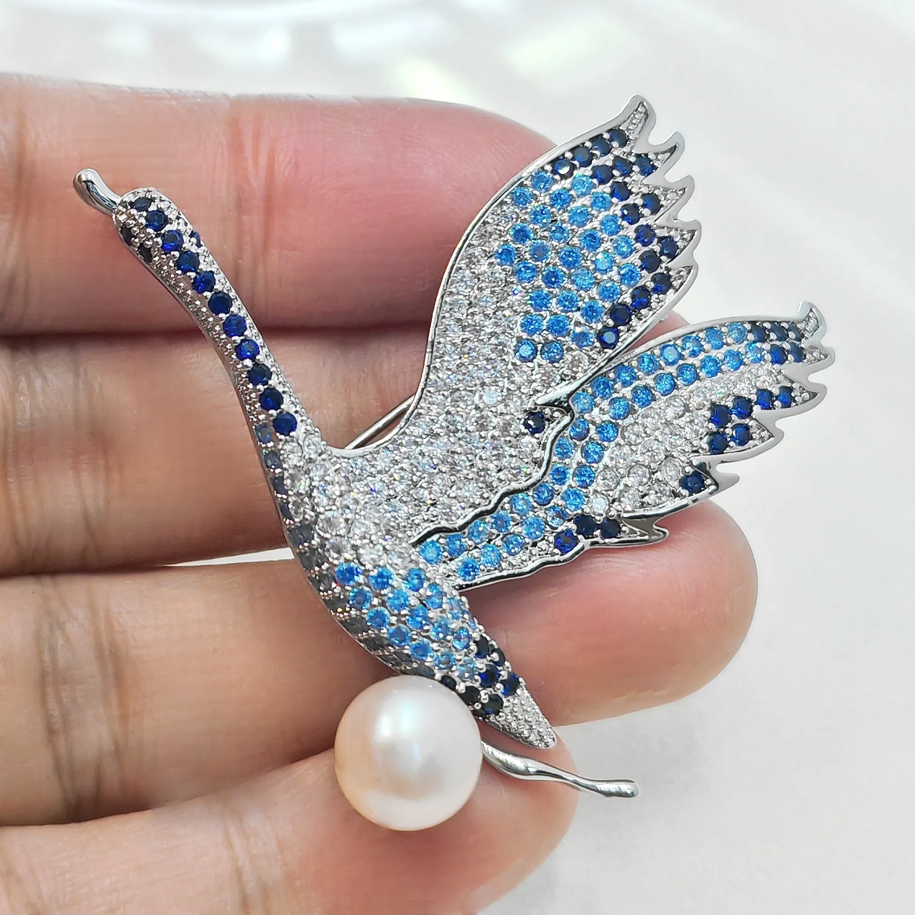 Elegant Goose Brooch with Golden Faux Pearl – Deep Blue Feathers and Light Blue Wings – Paving Setting Brooch – Animal-Inspired Vintage Jewelry for Women