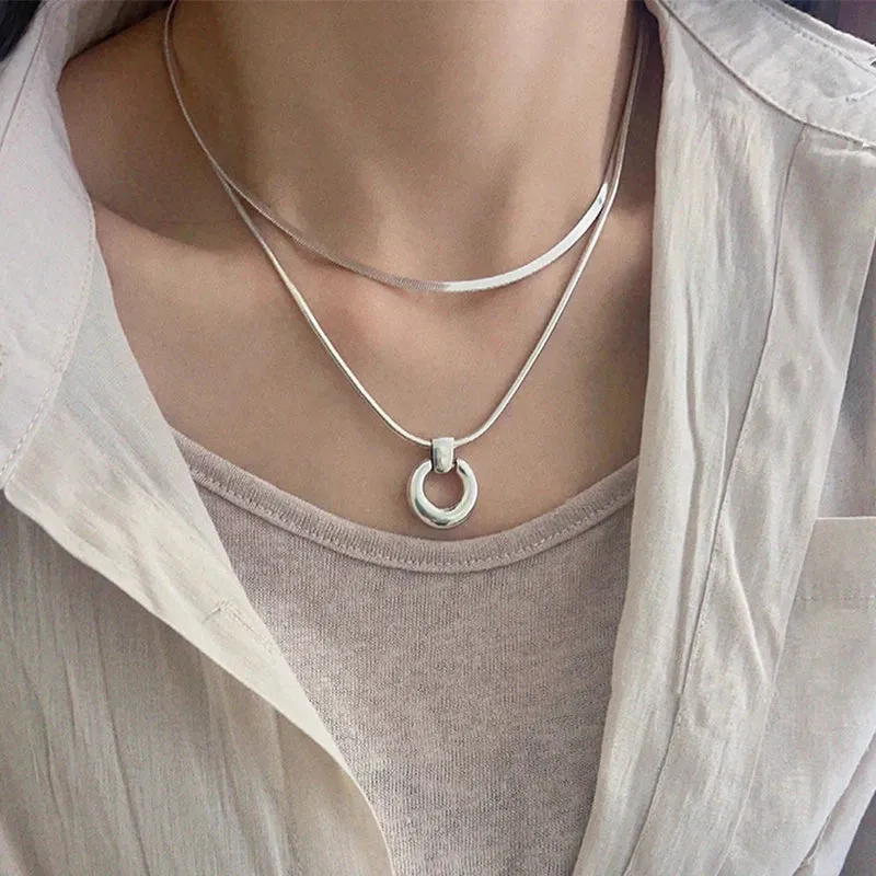 VAIGE Elegant Hollow Round Pendant Necklace in Silver and Gold